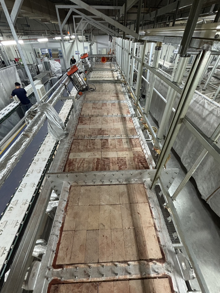 マレーシア　電気炉 炉修工事